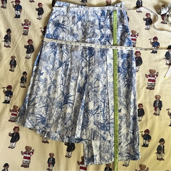 NWT Cedric Charlier Fantasy Print White on Garmentory Skirt / Size 6 - Picture 11 of 16